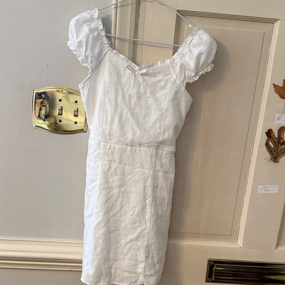 art class White Puff-Sleeve Mini Dress with Sweetheart Detail